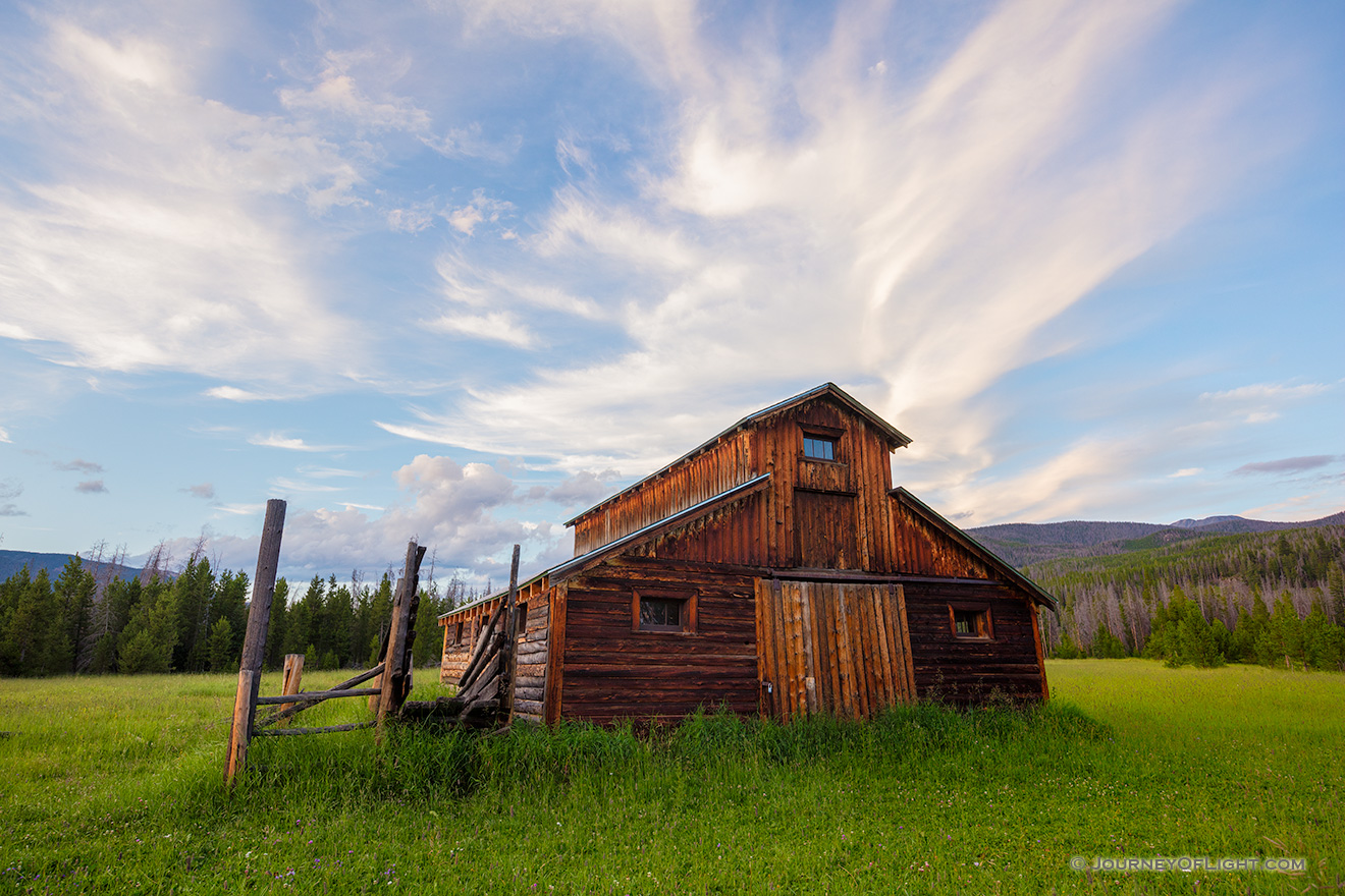 A scenic photograph of an old wood barn in Rocky Mountain National Park, Colorado. - Colorado Picture