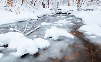 Autumn Oak leaves stick to the bottom of cold stream flows through Platte River State Park in eastern Nebraska on a winter's day. - Platte River SP Photography