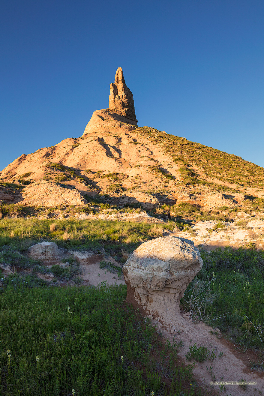 Chimney Rock towers above the plains of western Nebraska.