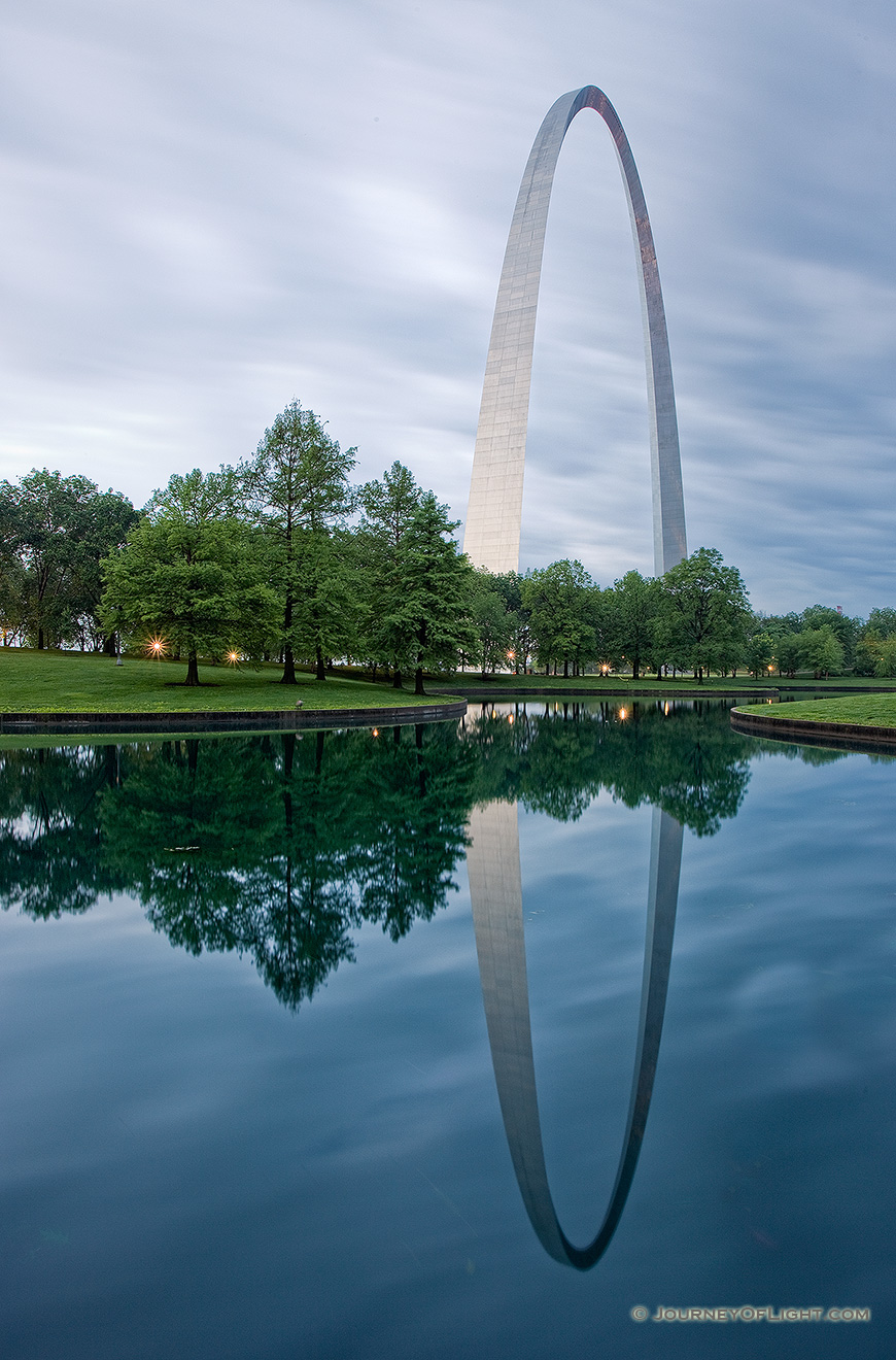 The Gateway Arch and its reflection at the Jefferson National Expansion Memorial in St. Louis, Missouri.  In 1980, Kenneth Swyers tried to parachute onto the Gateway Arch, he succeeded in reaching the structure, however, he failed in his subsequent base jump attempt, sliding down one side to his death.  - Jefferson National Expansion Memorial Picture